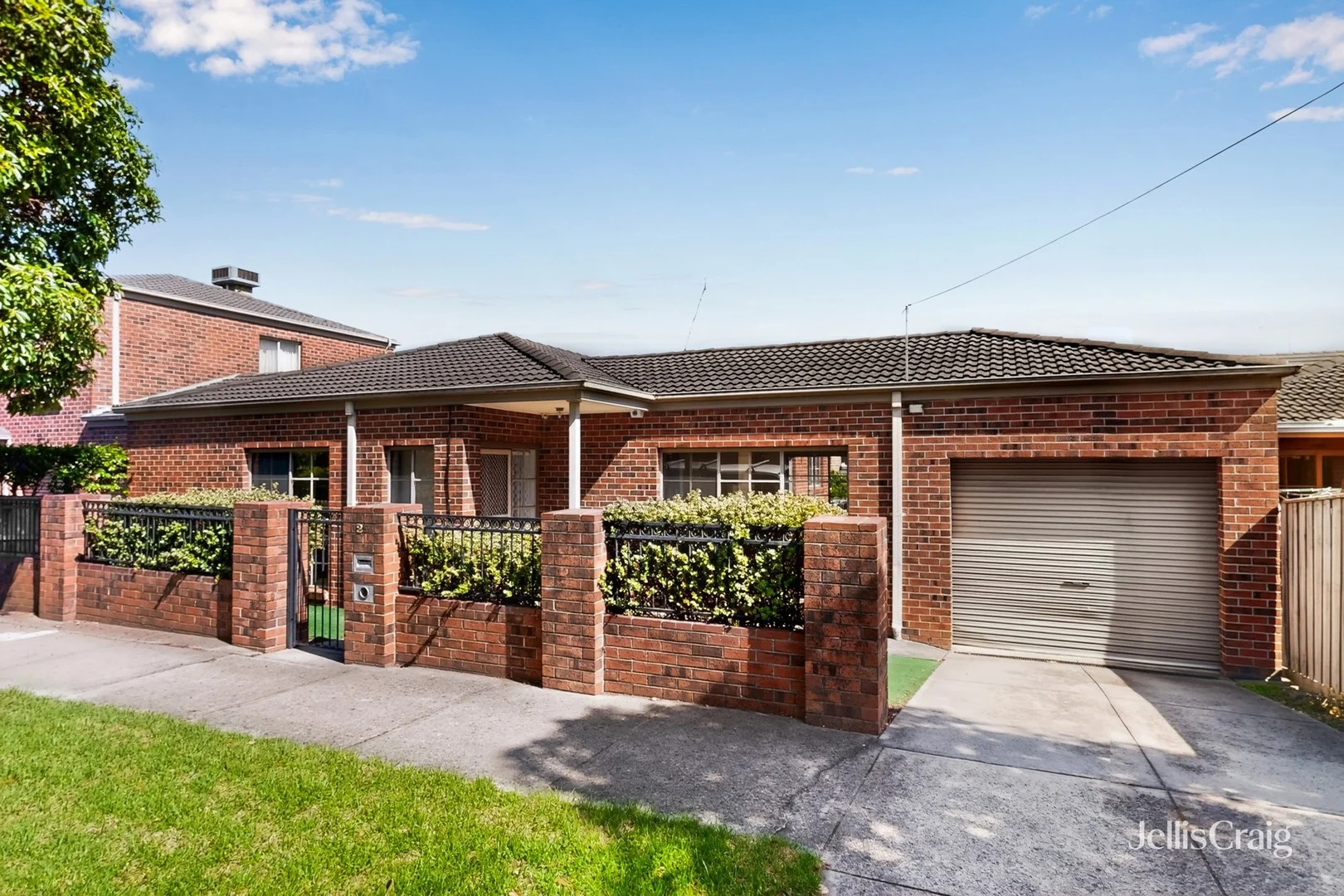 2B Renown Street, Burwood VIC 3125