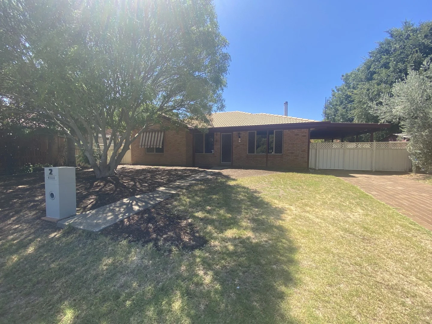 2 Hamilton Ct, West Tamworth NSW 2340