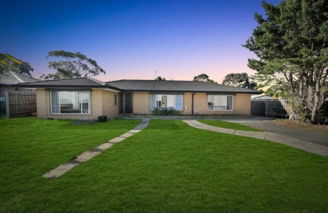 10 Gainsborough Place, Melton West VIC 3337