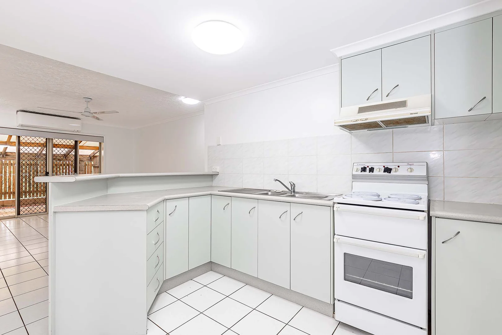 Additional image 3 of 4/36 Kitchener Road, Pimlico QLD 4812