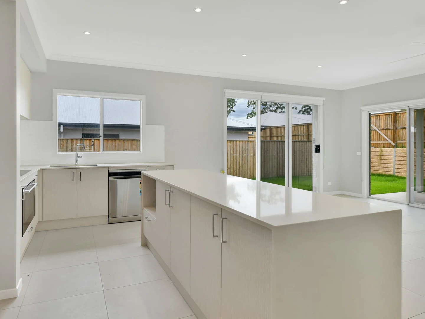122 Falcon Circuit, Flagstone QLD 4280 photo 5
