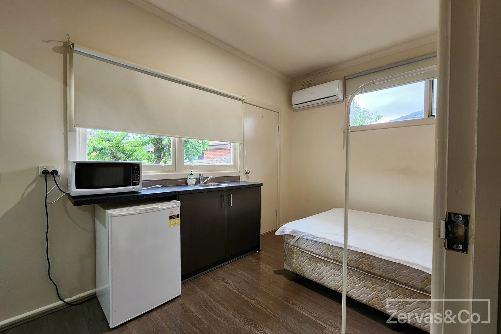 1/4 Stewart Road, Oakleigh East VIC 3166