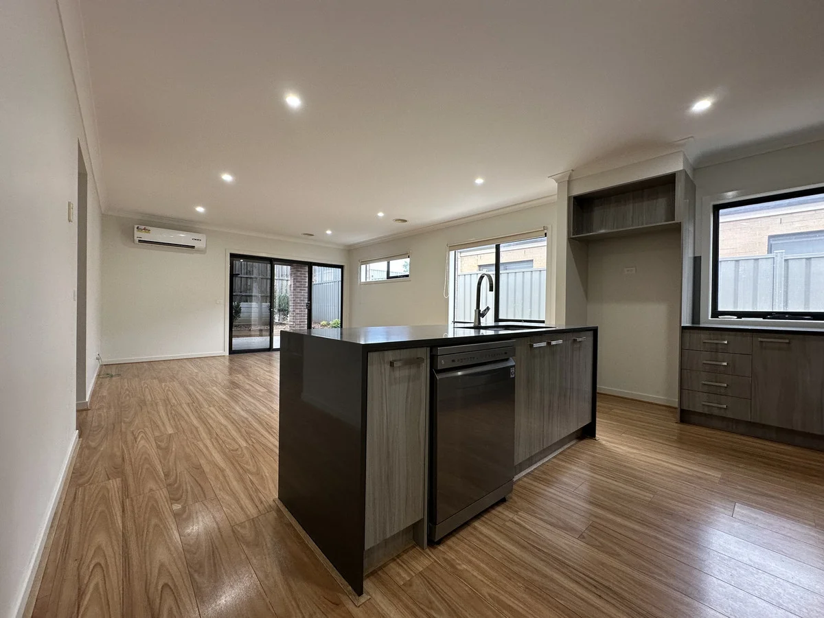 10 Caspar Place, Maddingley VIC 3340 photo 5