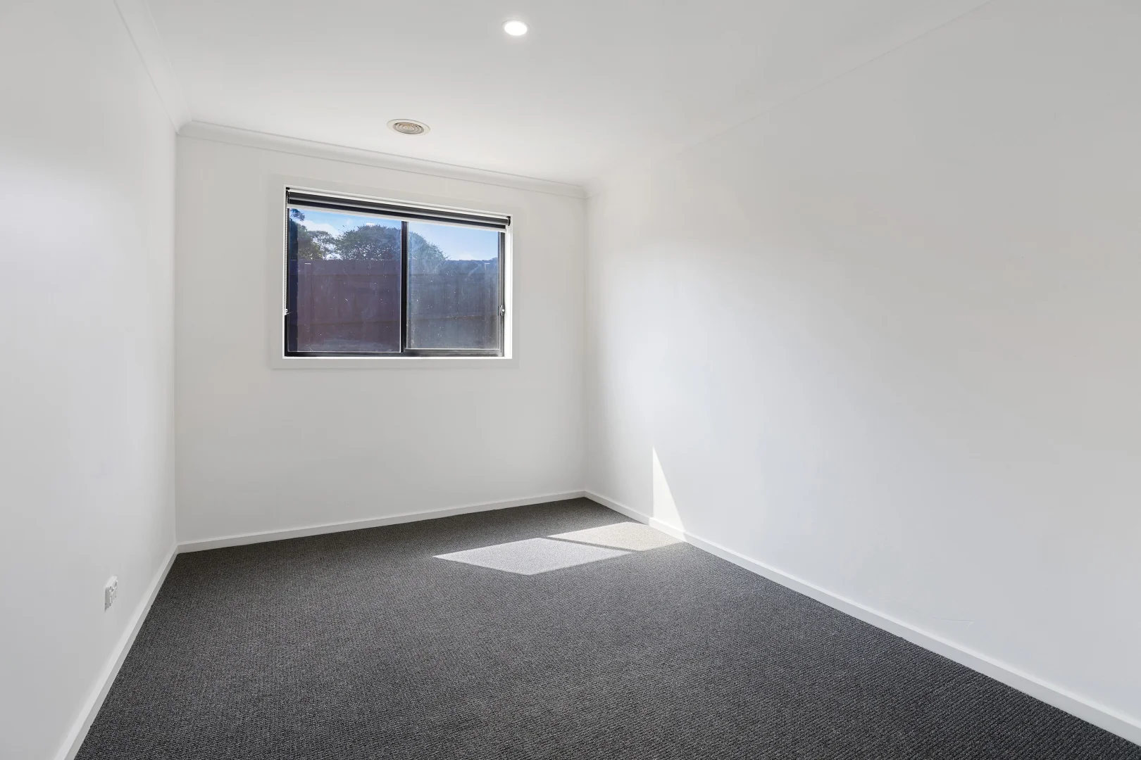 Additional image 4 of 2 Palm Square, Drouin VIC 3818