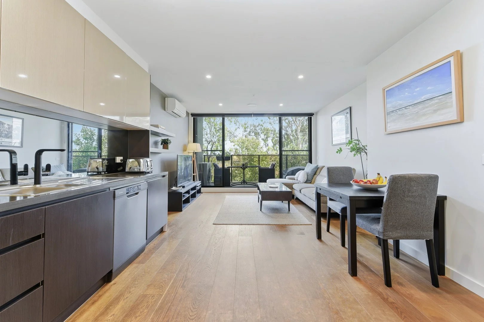 208/81 Warrigal Road, Mentone VIC 3194