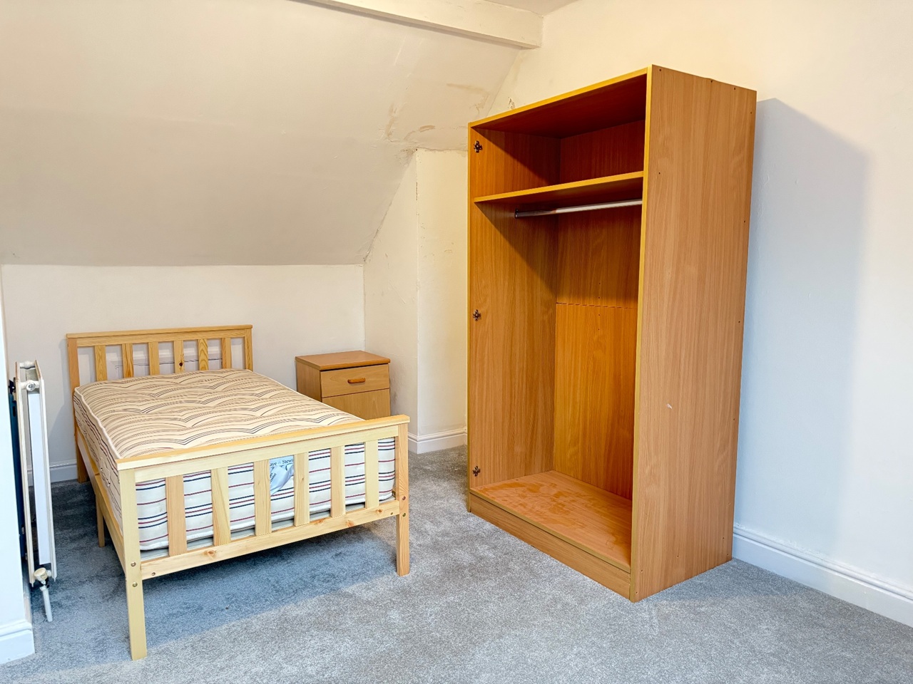 3 Bed Semi-Detached House, Ruth Square, S10, N1 7GU photo 5