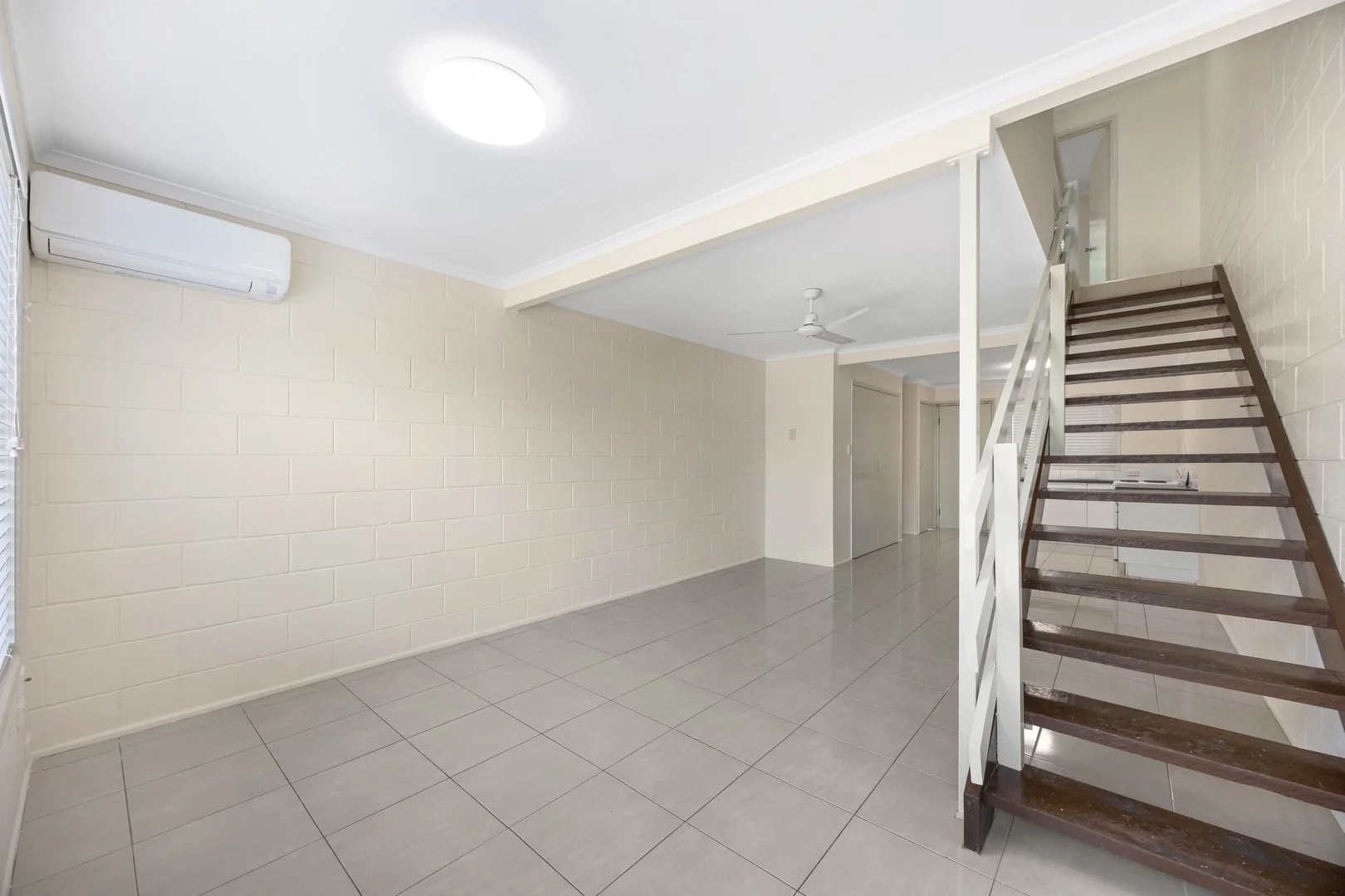 2/259 Auckland Street, South Gladstone QLD 4680