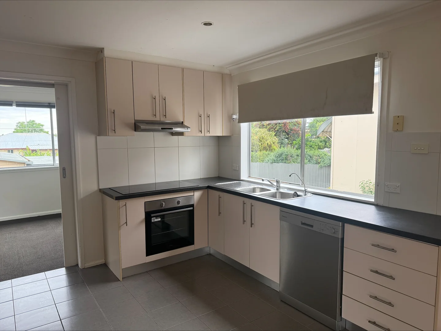 11 Kookaburra, Parkes NSW 2870 photo 3