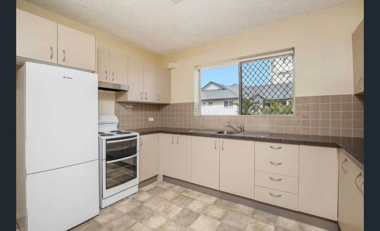 34/224 Marine Parade, Labrador QLD 4215 photo 5