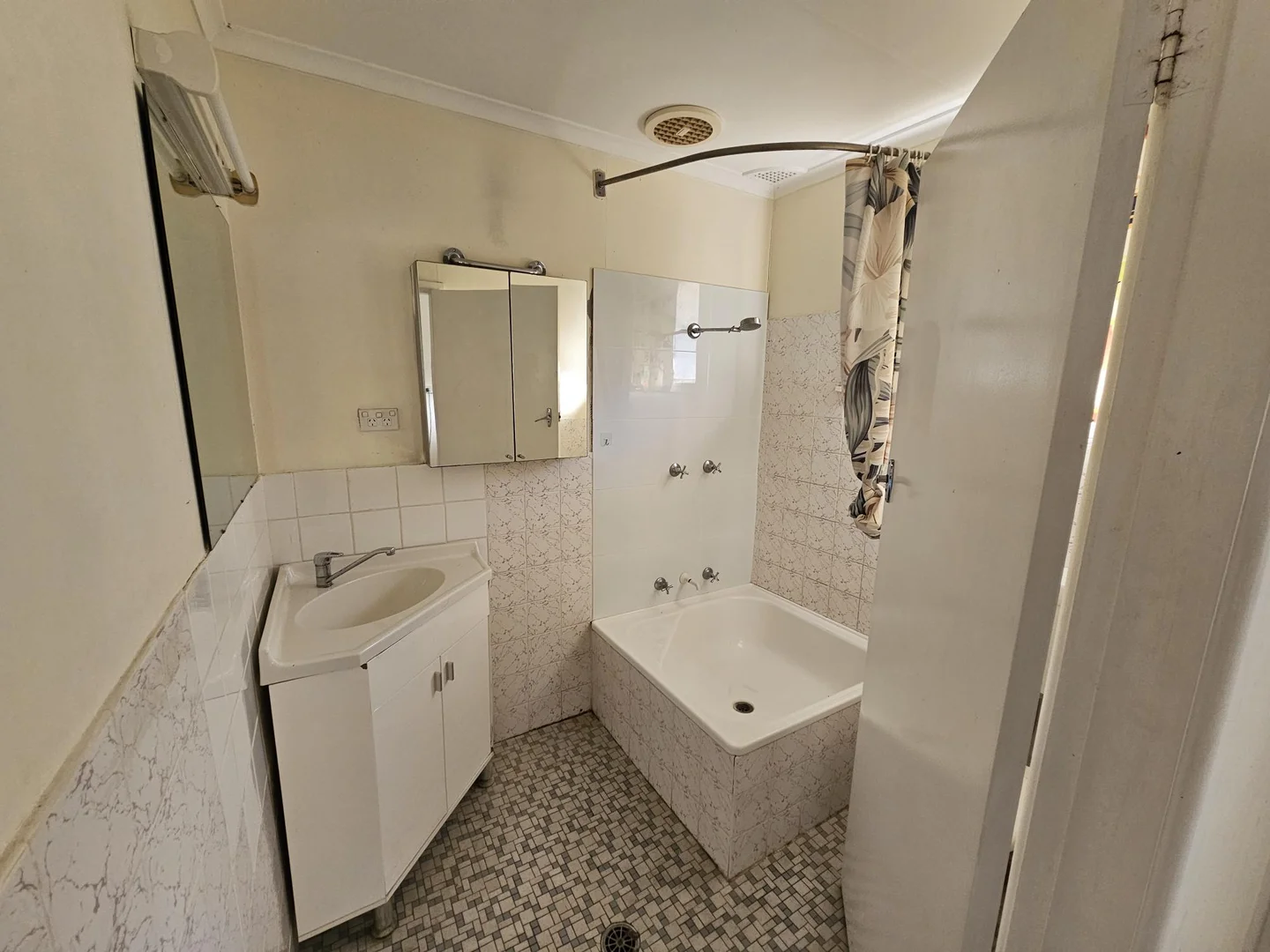 Additional image 3 of 28B Wollowra Street, Cowra NSW 2794