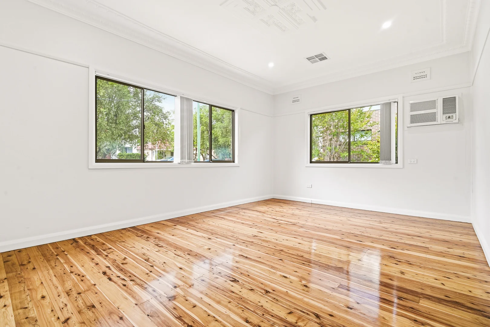 20 Ballandella Road, Toongabbie NSW 2146