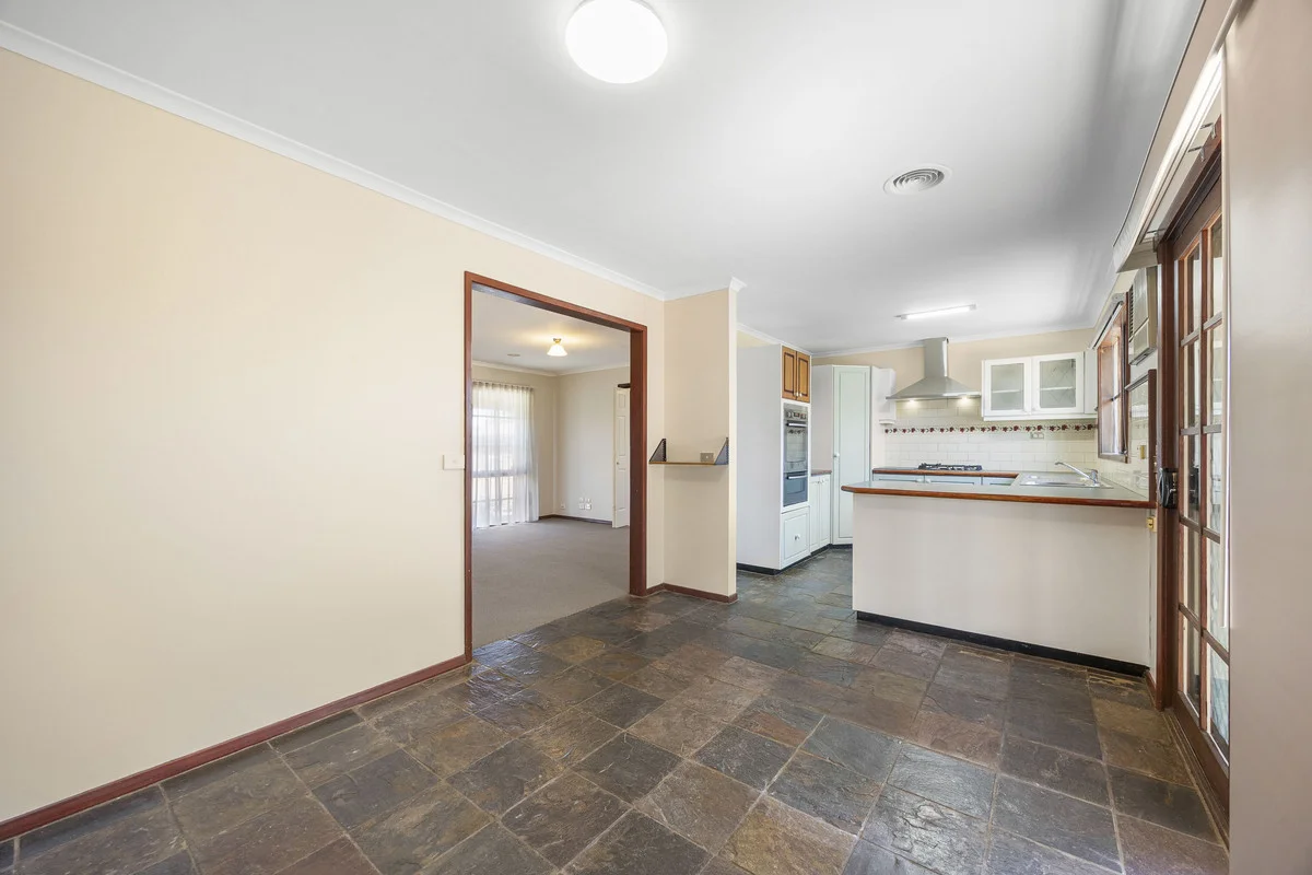 6 Jasmine Drive, Delacombe VIC 3356 photo 5