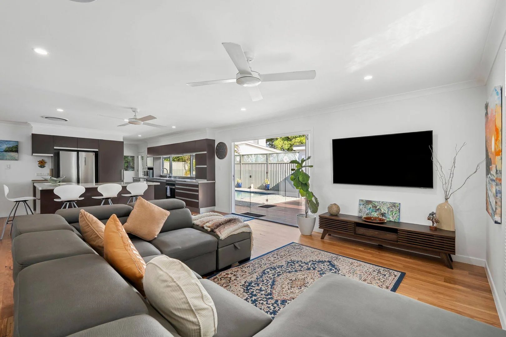 Additional image 3 of 7 Ilkinia Avenue, Broadbeach Waters QLD 4218