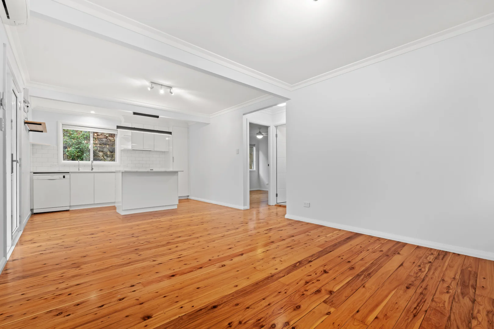 Additional image 4 of 52 Melaleuca Crescent, Tascott NSW 2250