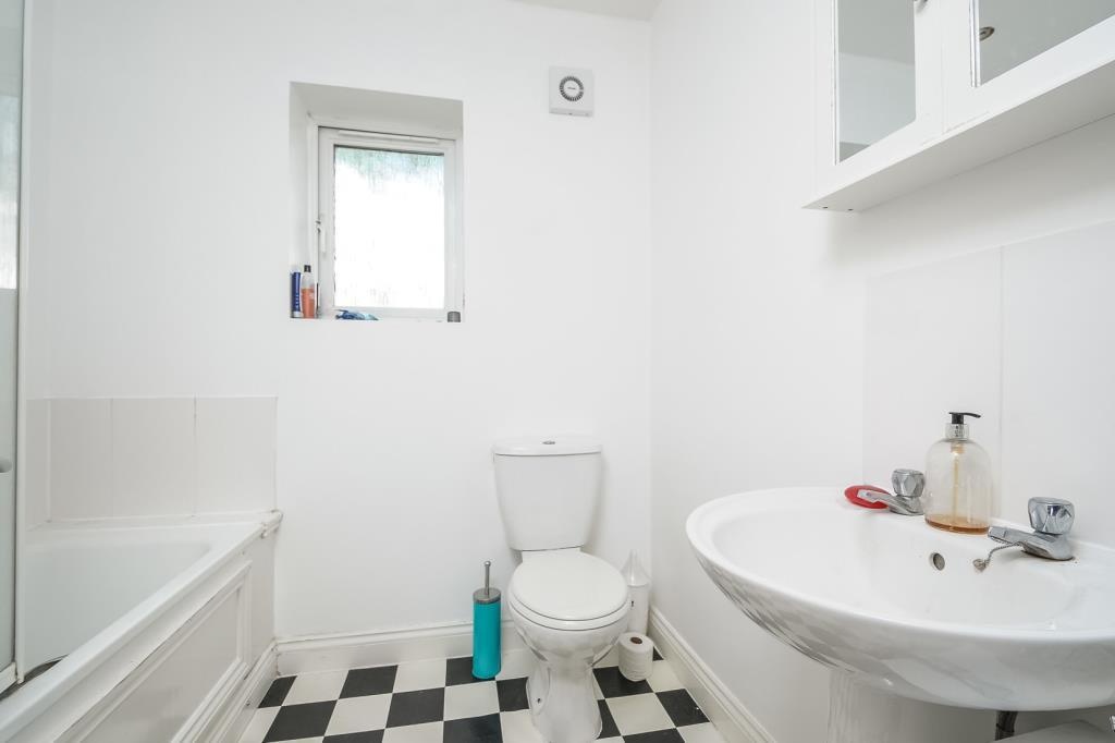 Additional image 7 of 2 Bed Flat, Wootton Road, OX14, N1 7GU