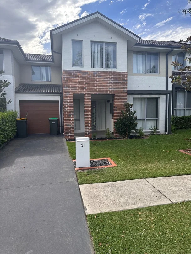41 Sovereign Circuit, Glenfield NSW 2167