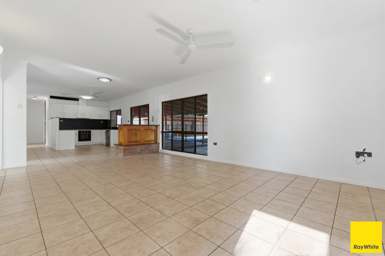 5 Lesley Street, Smithfield QLD 4878 photo 2