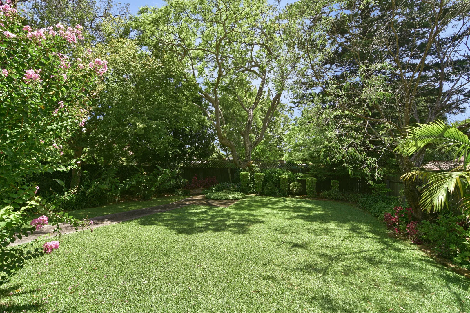211 Sailors Bay Road, Northbridge NSW 2063