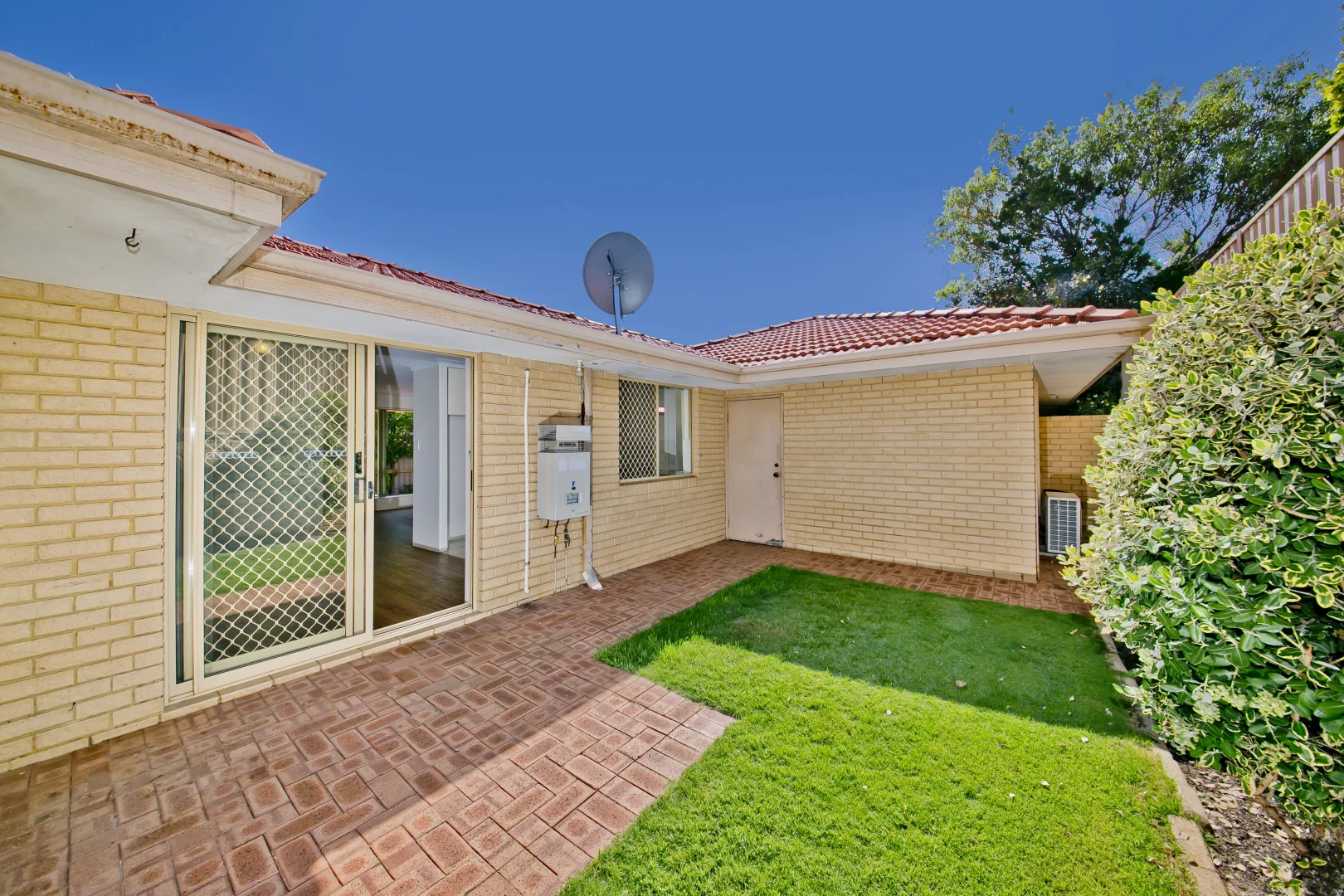 Additional image 10 of 2/76 Dover Road, Scarborough WA 6019