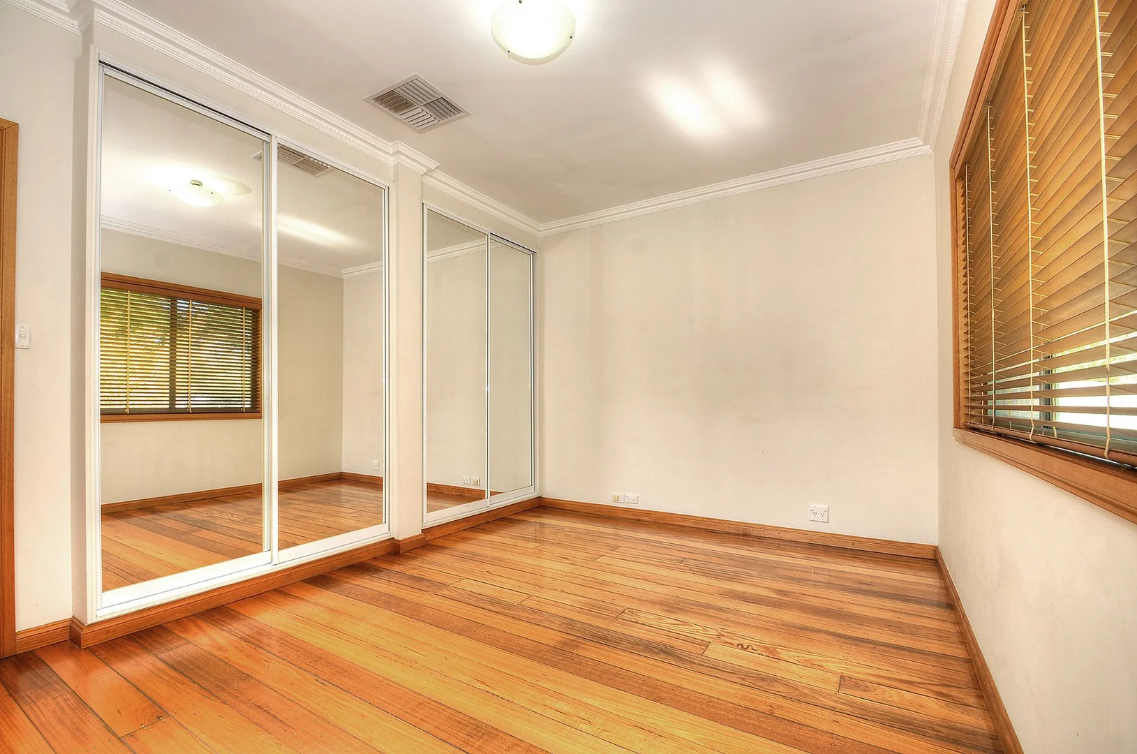 Additional image 4 of 17 Shanahan Crescent, McKinnon VIC 3204