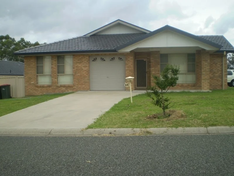 1/4 Dargin Close, Singleton NSW 2330