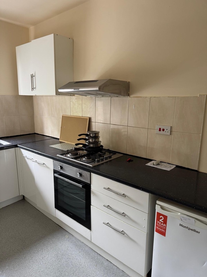 3 Bed Flat, Sheffield, S5, N1 7GU photo 2
