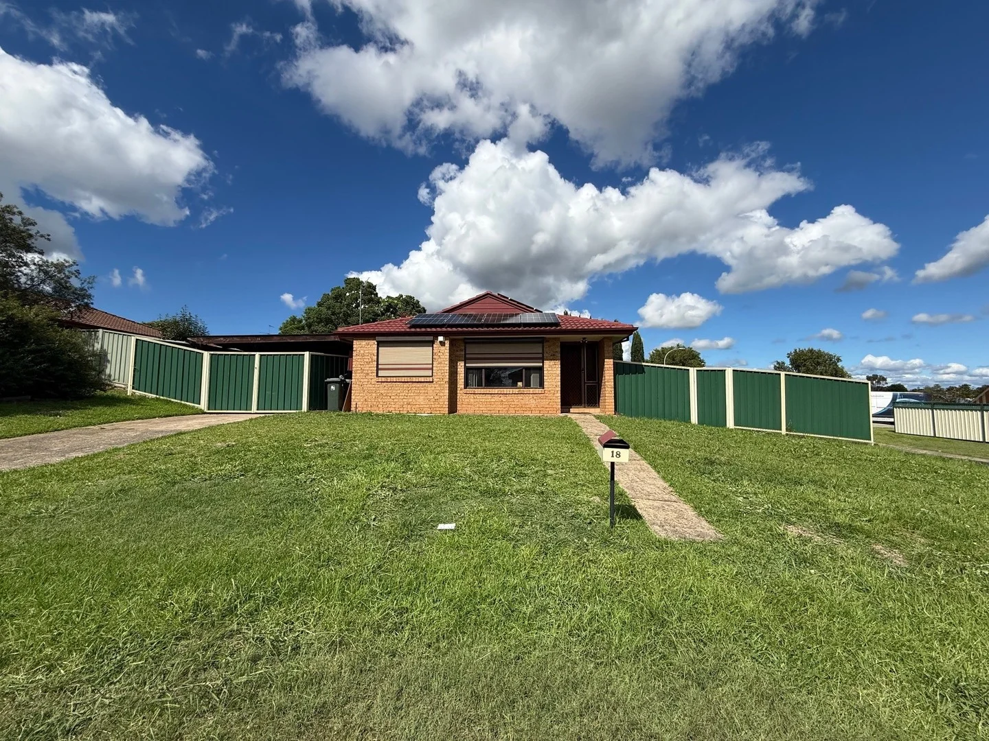 18 Lorenzo Crescent, Rosemeadow NSW 2560