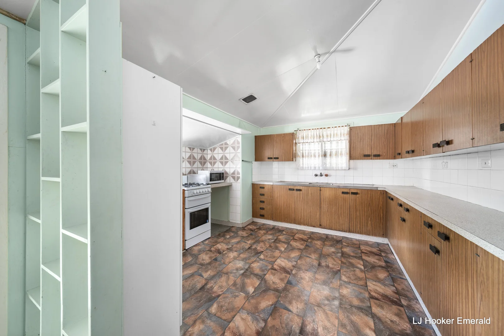 26 Esmond Street, Emerald QLD 4720 photo 3