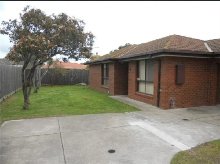 2/5 Brack Avenue, Brooklyn VIC 3012