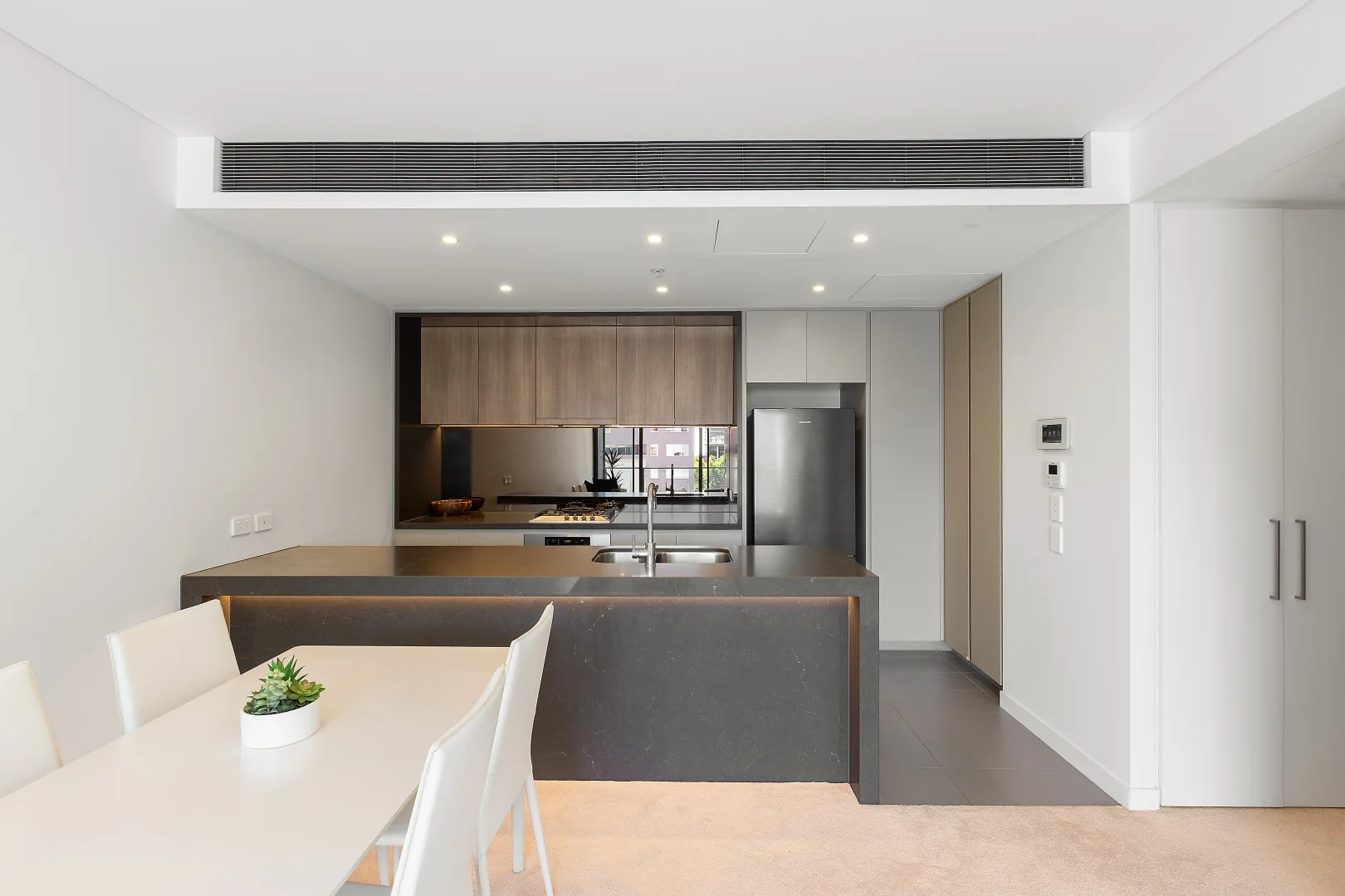 608/472 Pacific Highway, St Leonards NSW 2065 photo 2