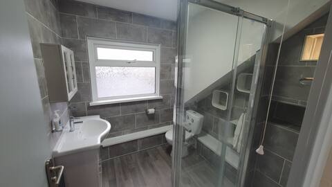 1 Bed Flat, Canton, CF5, N1 7GU photo 4
