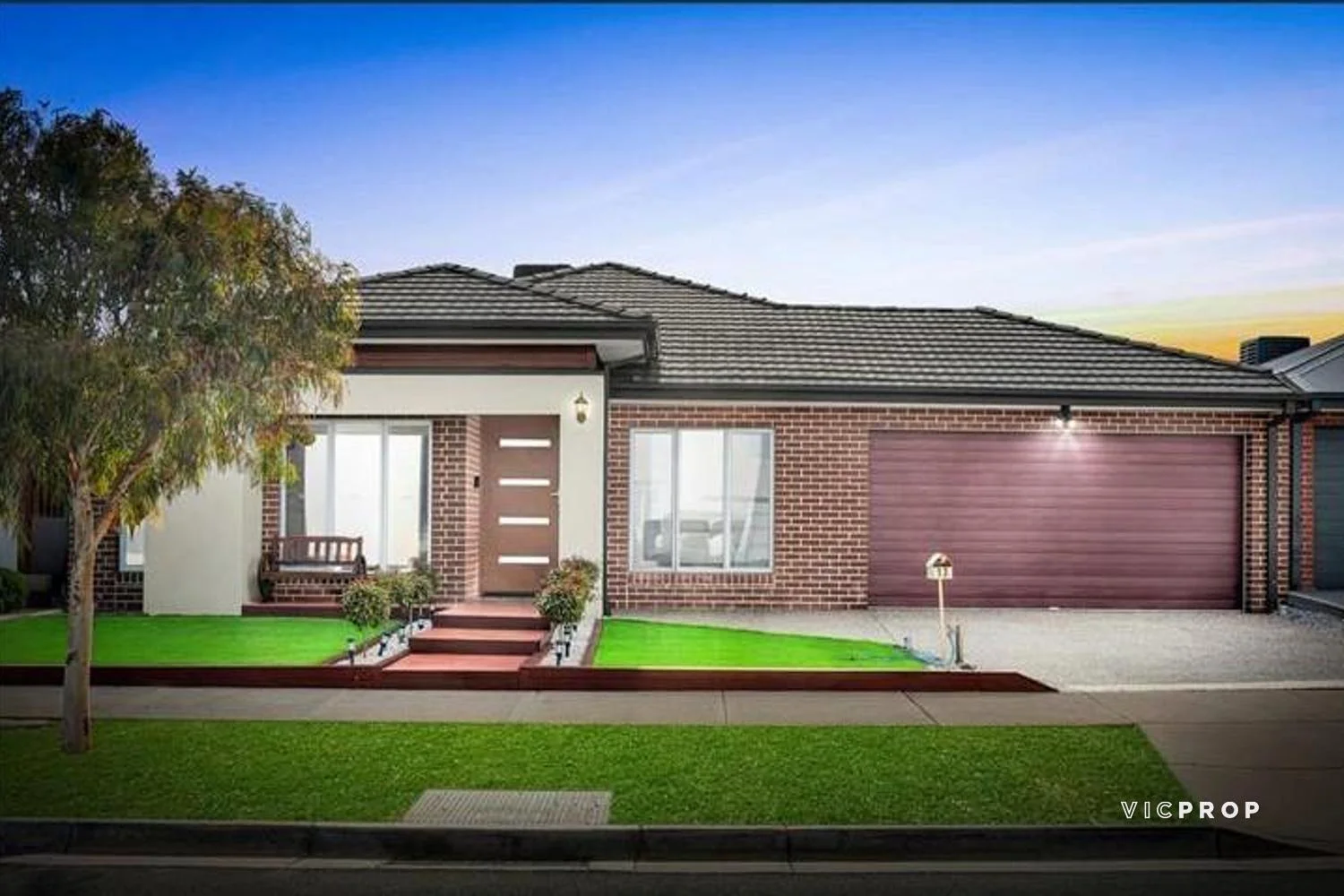 13 Garner Grove, Rockbank VIC 3335
