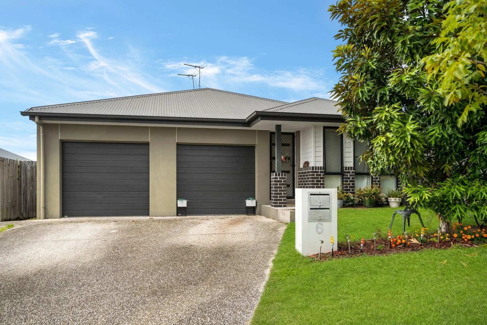 1/6 Mount Barney Crescent, Park Ridge QLD 4125
