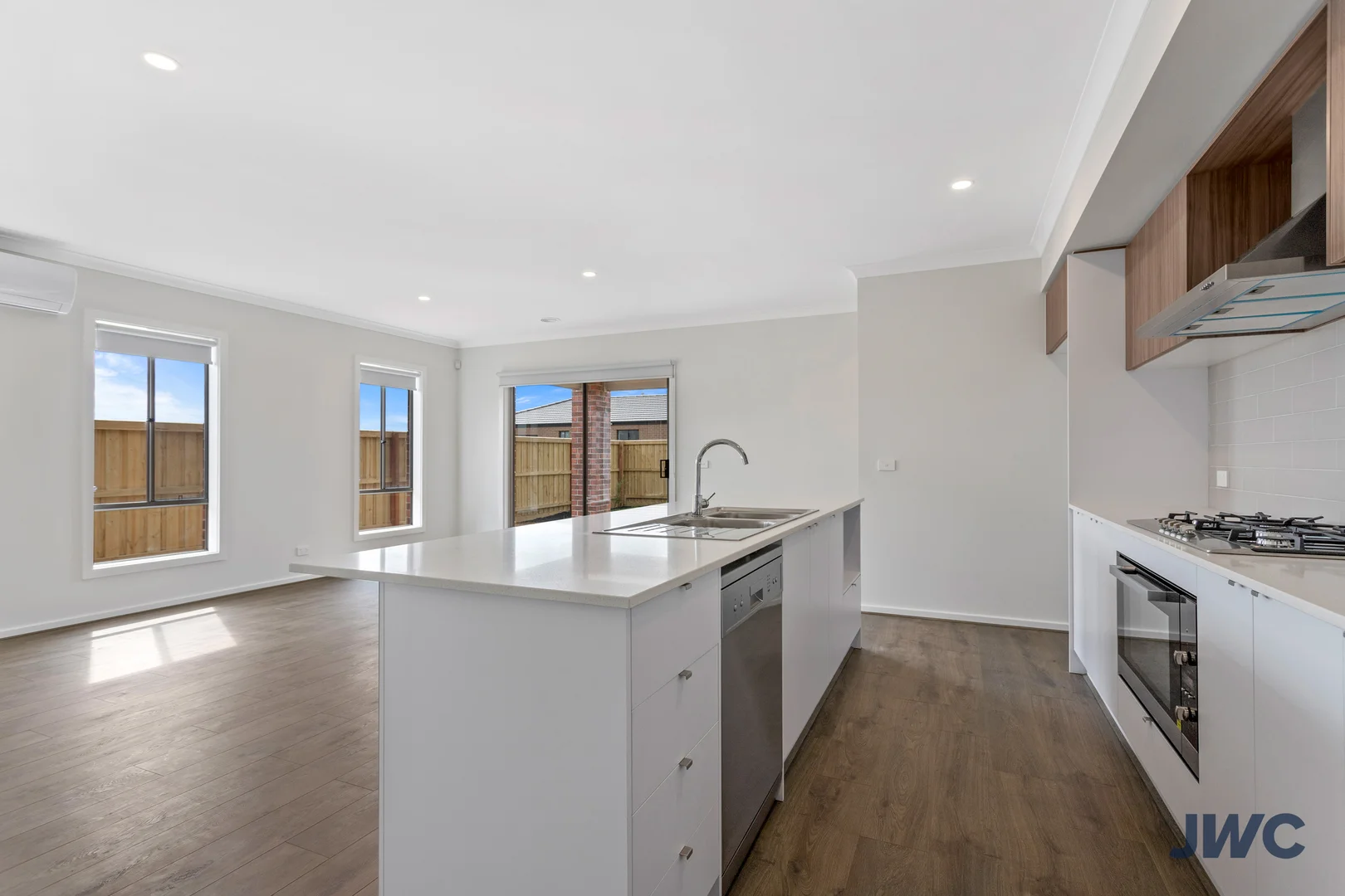 6 Horton Drive, Werribee VIC 3030 photo 4