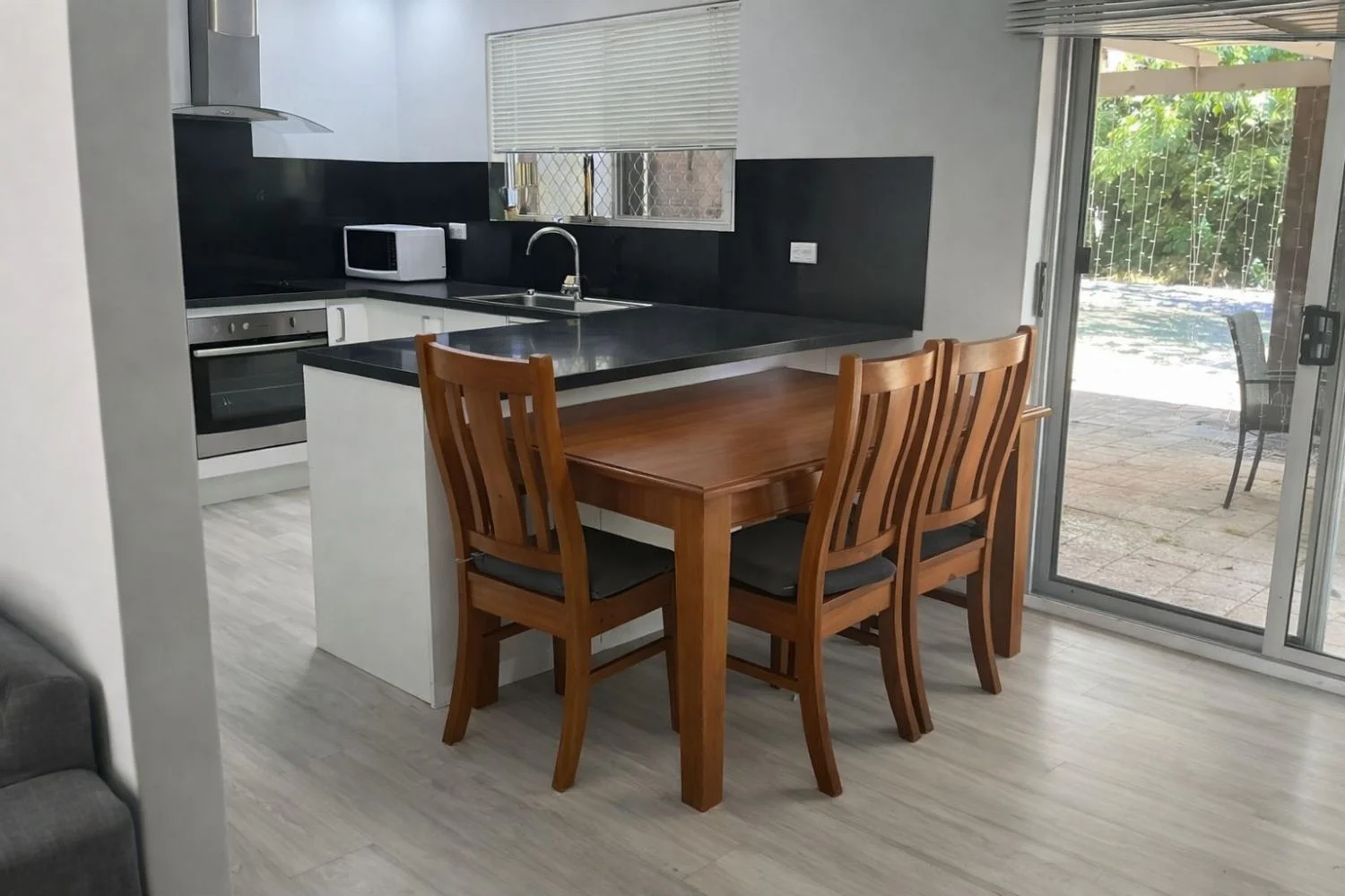 59 Sicklemore Rd, Parmelia WA 6167