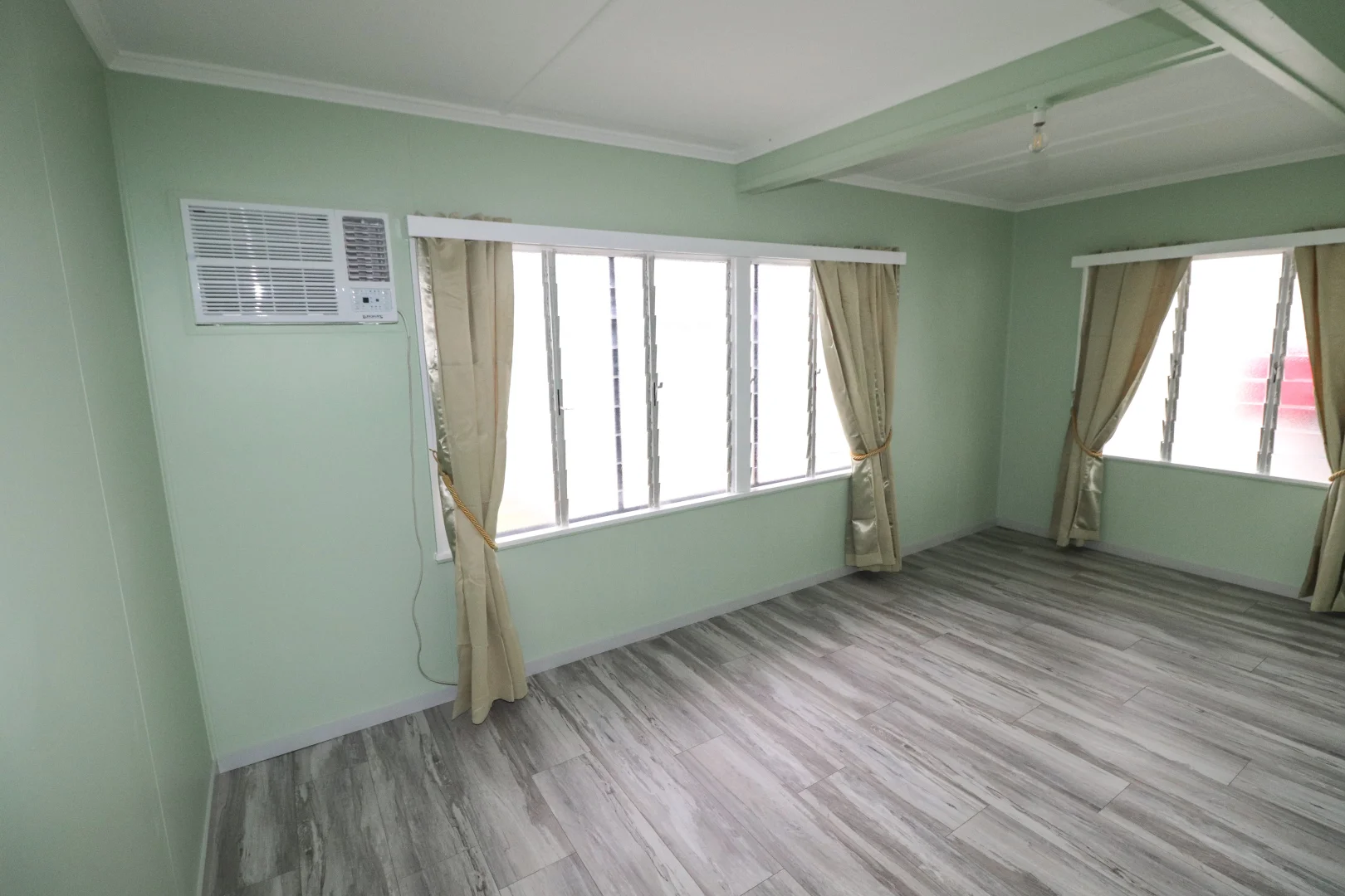 Additional image 10 of 4/8-10 Bruce Pde, Lucinda QLD 4850