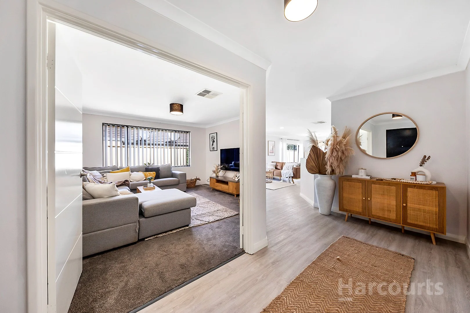 39 Highcliffe Circle, Lakelands WA 6180 photo 2