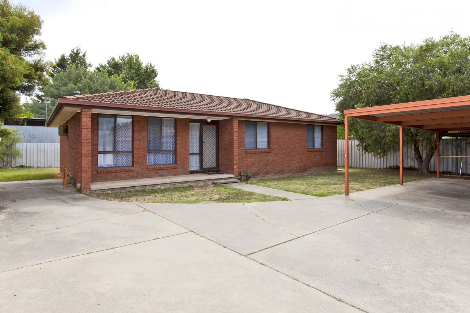2/480 Kaitlers Road, Lavington NSW 2641