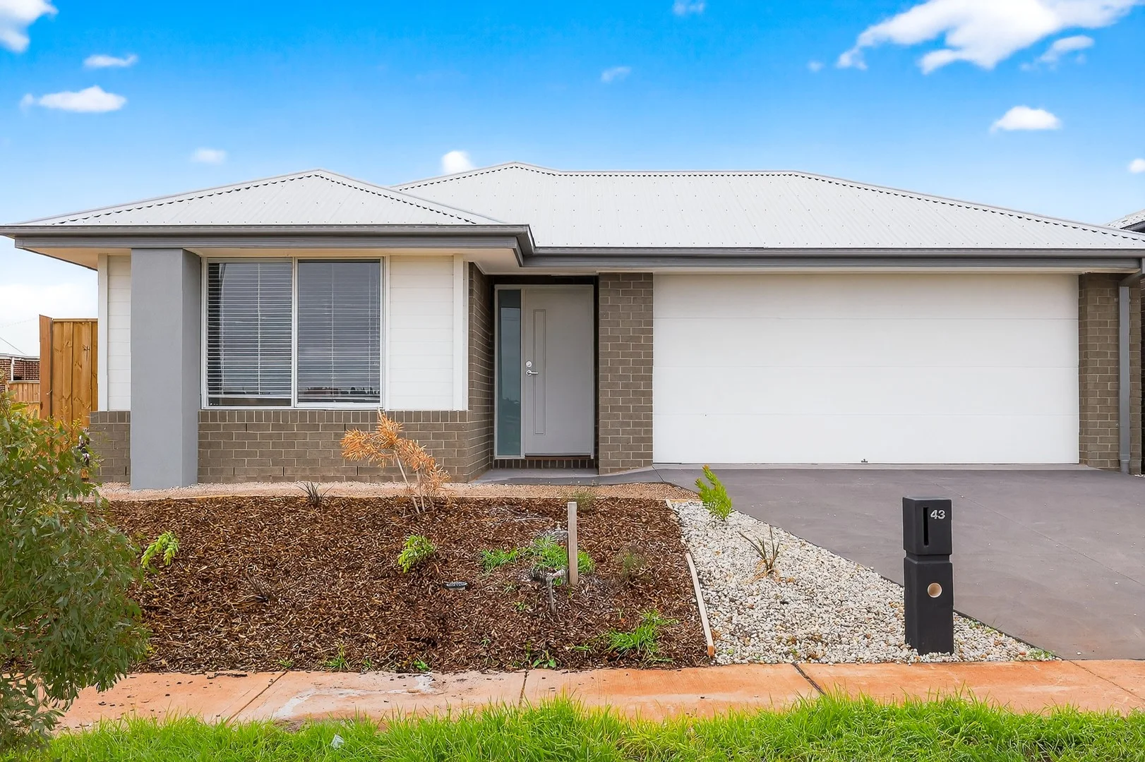 43 Aristides Crescent, Thornhill Park VIC 3335