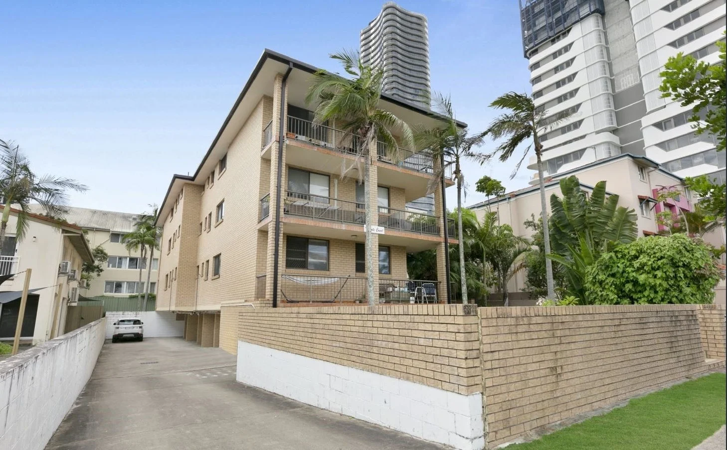 2/27 Peerless Avenue, Mermaid Beach QLD 4218