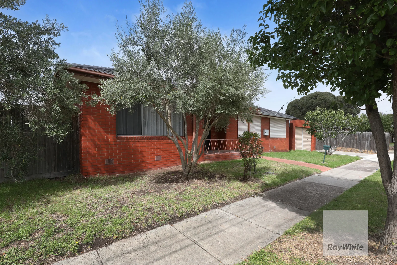 2 Power Close, Gladstone Park VIC 3043 photo 2