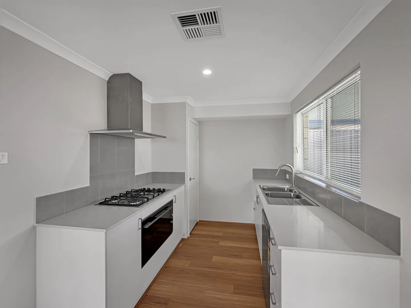 29 Bridgewater App, Yanchep WA 6035 photo 2