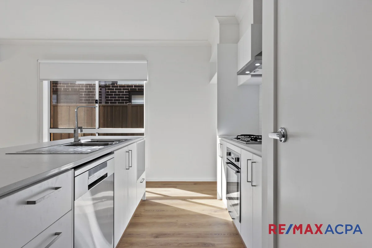 17 Maroon Street, Tarneit VIC 3029 photo 2