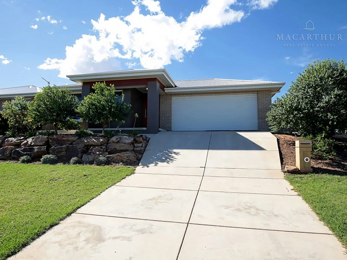 4 Durack Circuit, Boorooma NSW 2650