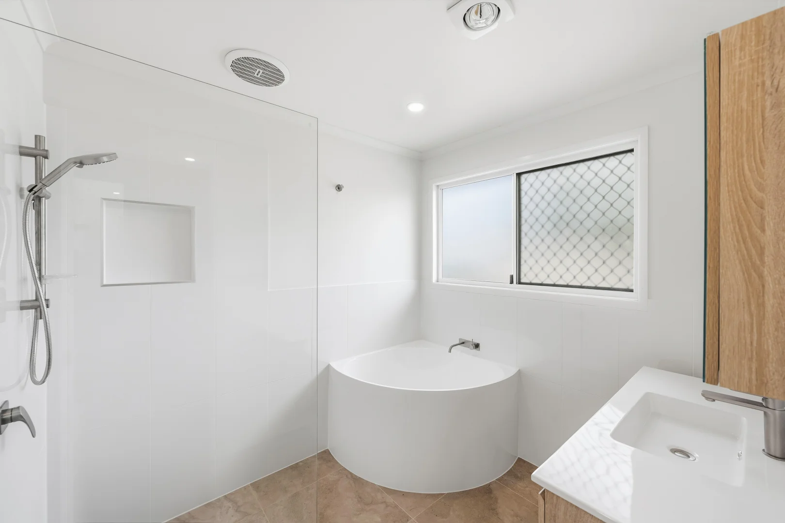 Additional image 6 of 7 Crest Avenue, Boyne Island QLD 4680