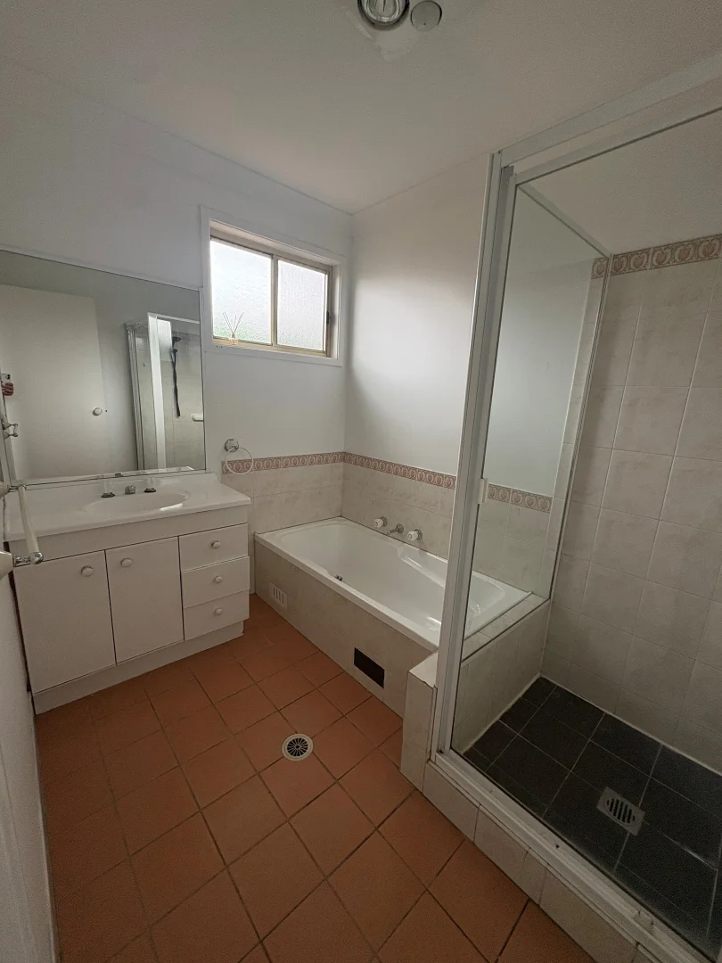 7A Nelligen Close, Prestons NSW 2170 photo 5