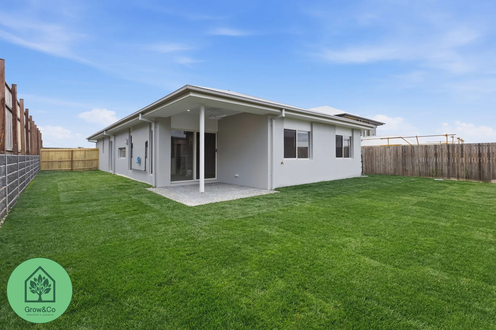 31 Heathcote Circuit, Redland Bay QLD 4165 photo 2