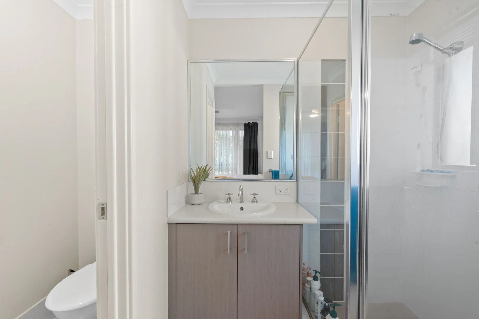 19 Highcliffe Circle, Lakelands WA 6180 photo 5