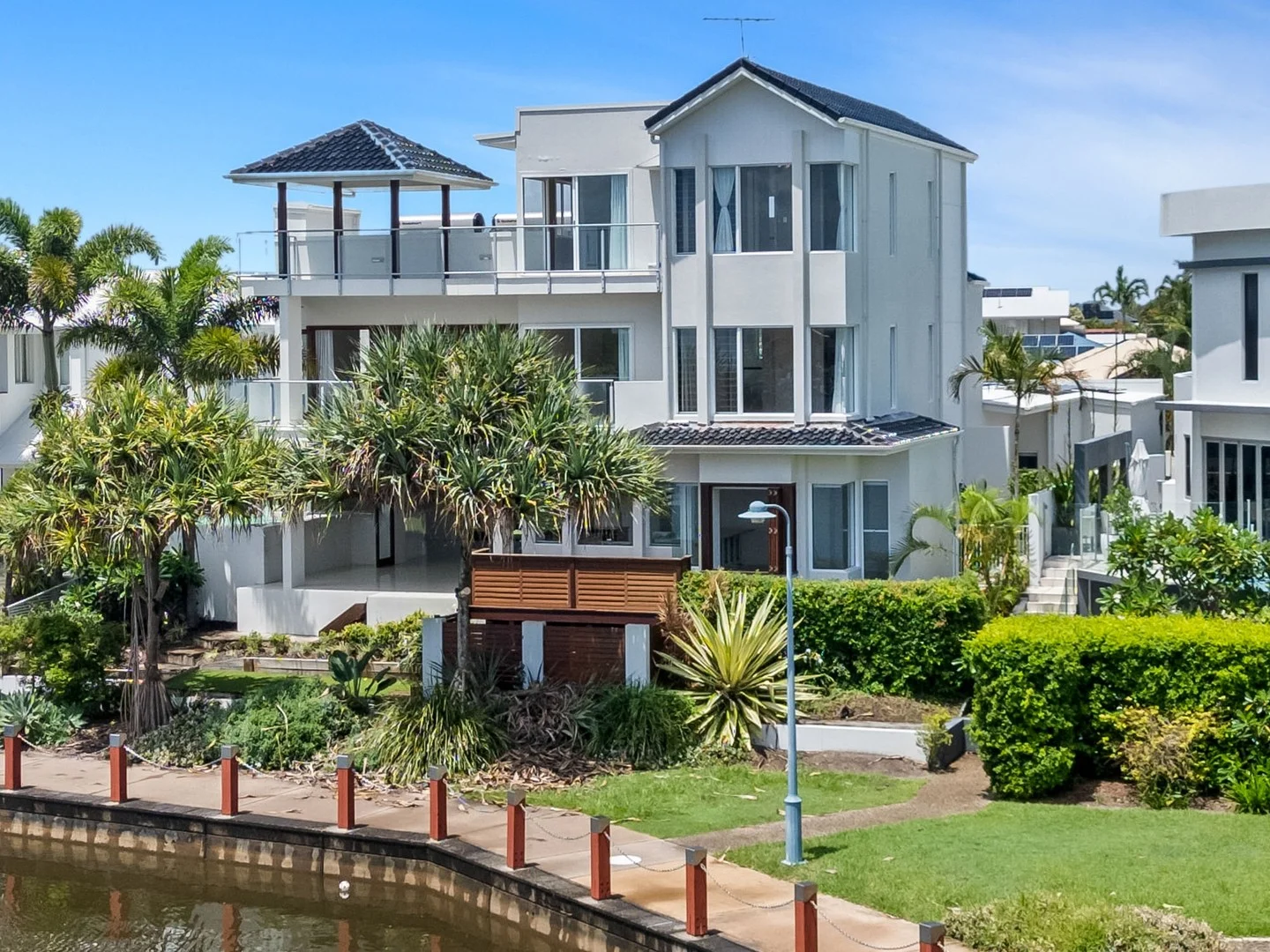 2 Cayman Place, Kawana Island QLD 4575
