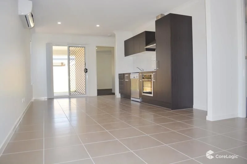 38 Parkland Circuit, Pimpama QLD 4209 photo 5